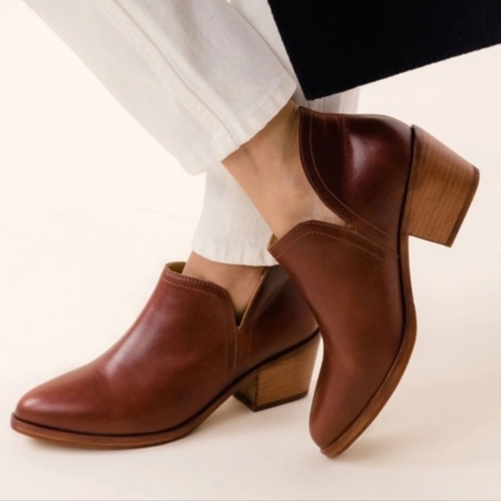 Nisolo Leather Ankle Boot In Auburn Size 9